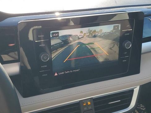 New 2026 Volkswagen Taos SE FWD image 23
