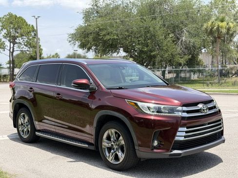 Used 2019 Toyota Highlander Limited Platinum FWD image 7