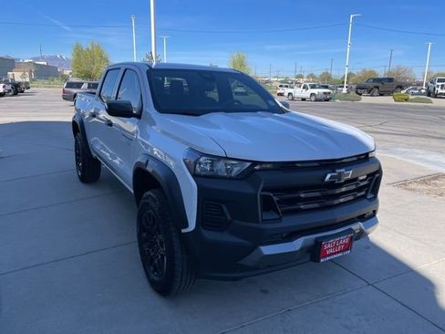 Used 2025 Chevrolet Colorado Trail Boss AWD/4WD image 7