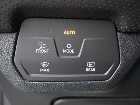 Used 2025 Volkswagen Atlas Cross Sport SE image 8