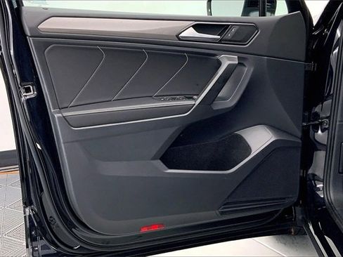 Used 2023 Volkswagen Tiguan SE image 22