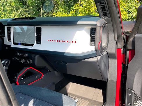 Certified 2026 Ford Bronco Heritage Edition AWD/4WD image 16