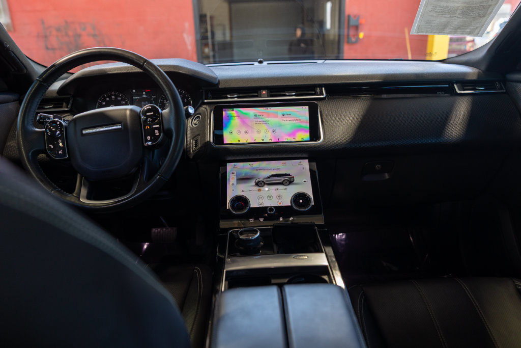 Used 2018 Land Rover Range Rover Velar S AWD/4WD image 31
