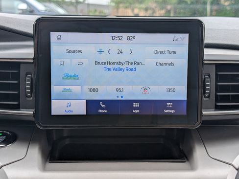 Certified 2020 Ford Explorer XLT w/ Equipment Group 202A AWD/4WD image 33