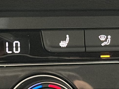 Used 2019 Volkswagen Tiguan SE AWD/4WD image 36