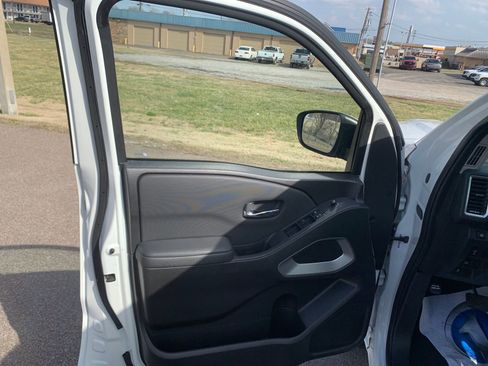 Used 2022 Nissan Frontier SV image 10