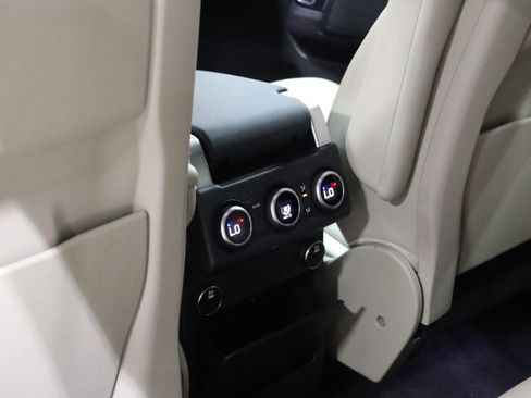 Used 2017 Land Rover Discovery HSE AWD/4WD image 41