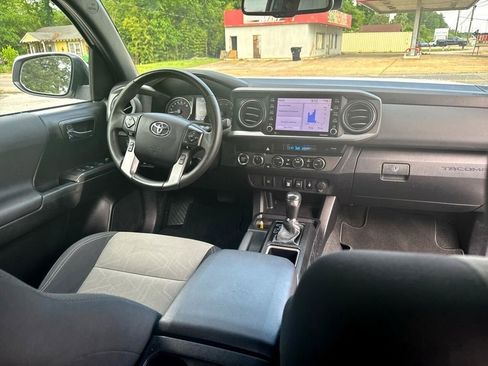 Used 2021 Toyota Tacoma TRD Off-Road image 6