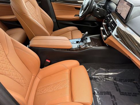 Used 2023 BMW 530e w/ Premium Package RWD image 23
