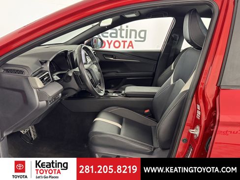 Used 2025 Toyota Camry SE image 13