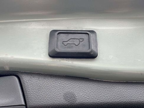 Used 2020 Toyota RAV4 XLE w/ Convenience Package image 9