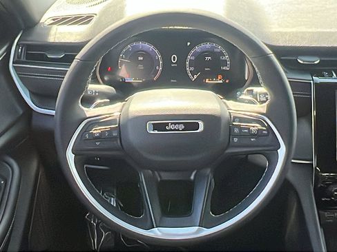 New 2025 Jeep Grand Cherokee Altitude image 20