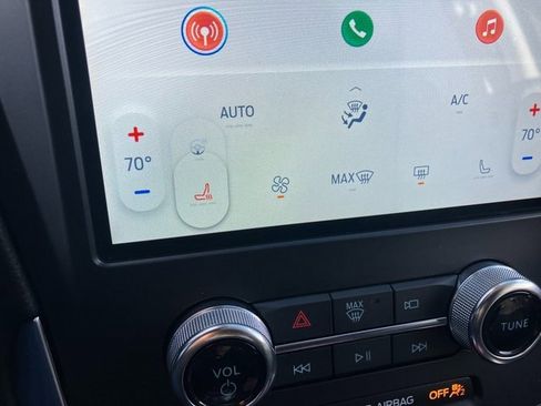 Used 2024 Ford Edge Titanium image 8