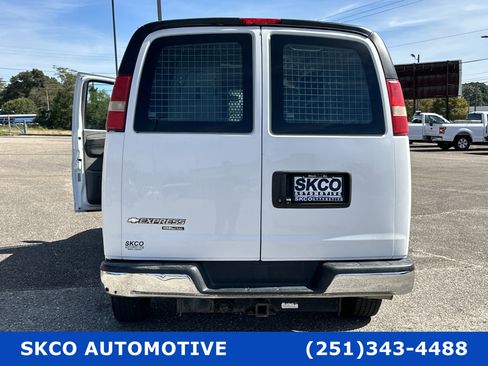 Used 2015 Chevrolet Express 2500 image 30