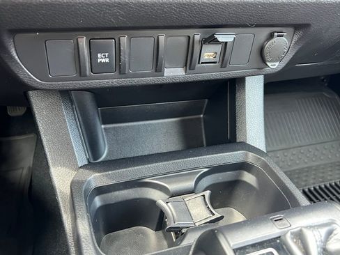 Used 2023 Toyota Tacoma SR AWD/4WD image 31