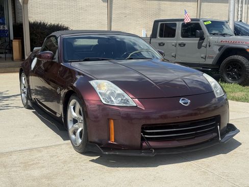 Used 2006 Nissan 350Z Touring RWD image 3