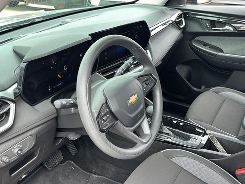 Used 2025 Chevrolet TrailBlazer LT AWD/4WD image 16