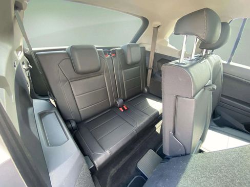 Used 2019 Volkswagen Tiguan SE image 11