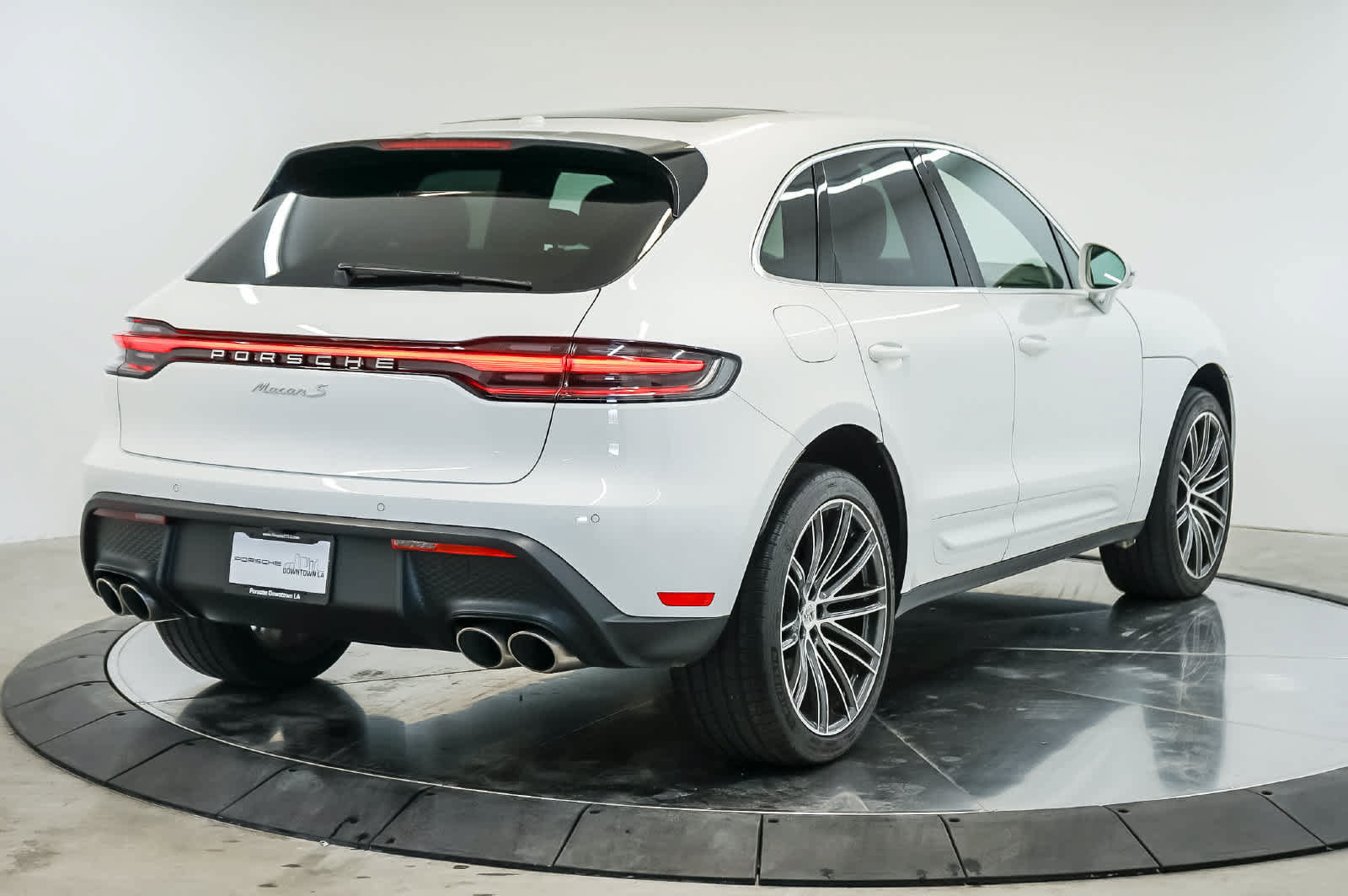 Certified 2026 Porsche Macan S AWD/4WD image 9