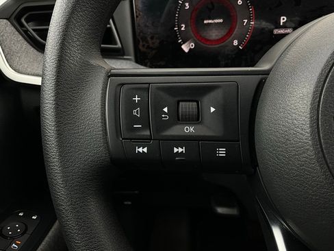 Used 2025 Nissan Kicks SV image 31