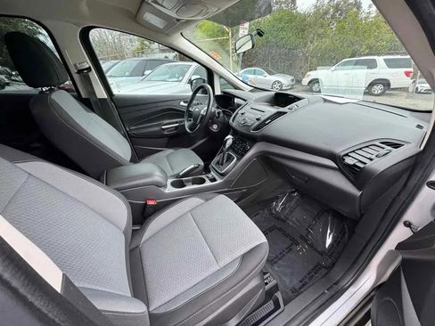 Used 2017 Ford C-MAX Energi SE FWD image 10
