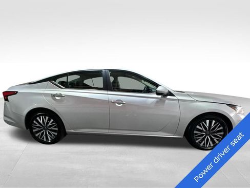 Used 2023 Nissan Altima 2.5 SV FWD image 4