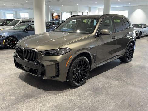 New 2026 BMW X5 xDrive40i w/ M Sport Package image 3