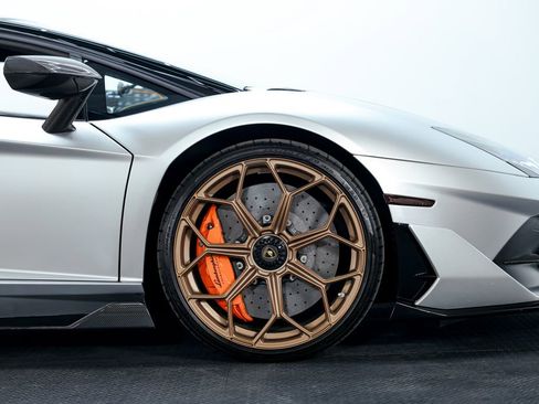 Used 2021 Lamborghini Aventador SVJ image 34