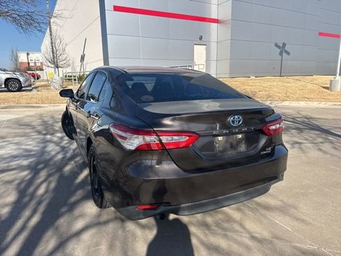 Used 2018 Toyota Camry LE image 4