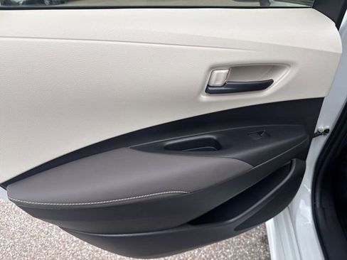 Used 2022 Toyota Corolla LE w/ Premium Interior Package FWD image 22