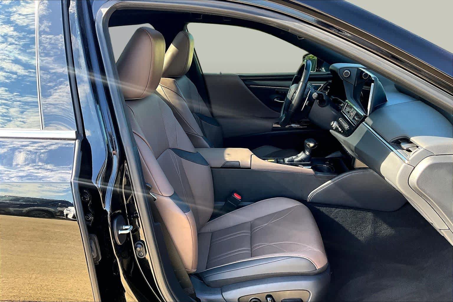 Used 2024 Lexus ES 350 Ultra Luxury w/ Accessory Package (Z2) FWD image 9