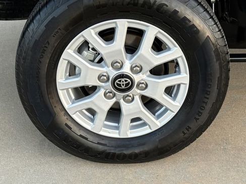 Used 2025 Toyota Tacoma SR5 image 10
