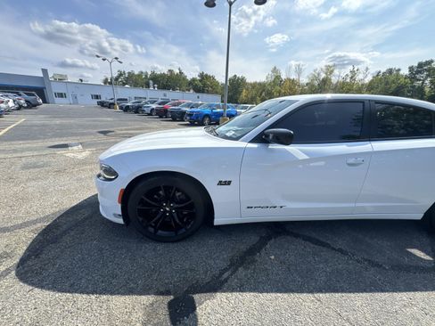 Used 2018 Dodge Charger R/T w/ Blacktop Package image 33