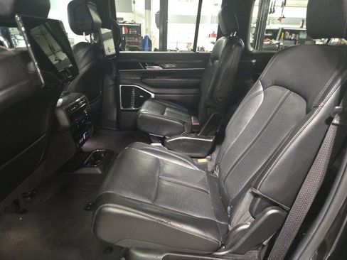 Used 2022 Jeep Wagoneer Series III w/ Premium Group I image 10