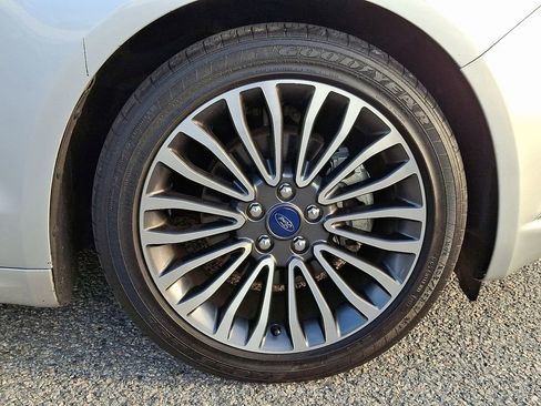 Used 2018 Ford Fusion Titanium image 9