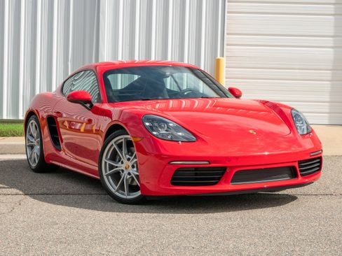 Used 2025 Porsche 718 Cayman image 9
