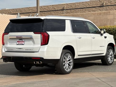 Used 2024 GMC Yukon XL Denali w/ Advanced Technology Package AWD/4WD image 4