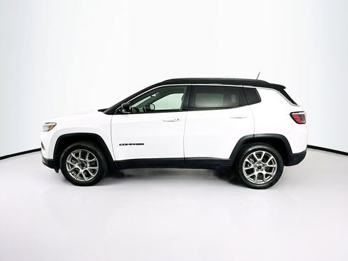 Used 2025 Jeep Compass Limited image 4