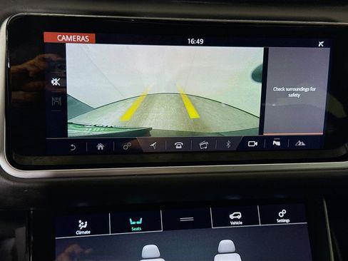 Used 2018 Land Rover Range Rover Velar R-Dynamic SE image 19