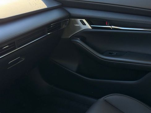 New 2026 MAZDA MAZDA3 Hatchback w/Premium Plus Pkg image 34