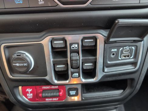 Used 2023 Jeep Wrangler Unlimited Rubicon 4xe image 23