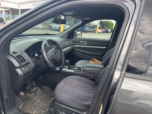 Used 2018 Ford Explorer XLT w/ Equipment Group 201A FWD image 9