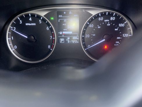 Used 2018 Nissan Kicks S image 11