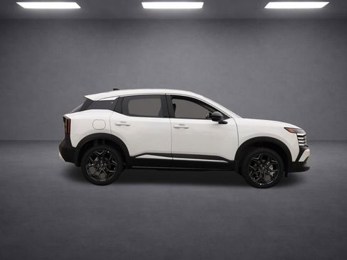 New 2026 Nissan Kicks SR FWD image 3