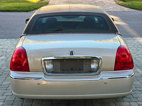 Used 2003 Lincoln Town Car Cartier image 41