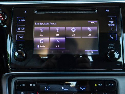 Used 2017 Toyota Corolla LE w/ Carpet Mat Package (TMS) FWD image 8