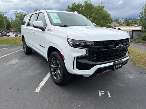Used 2023 Chevrolet Suburban Z71 image 3