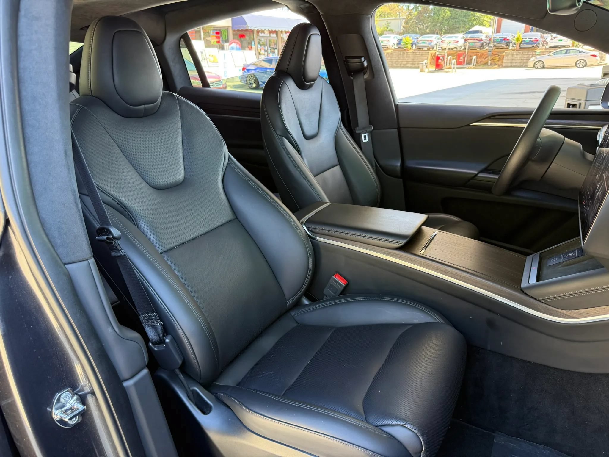 Used 2024 Tesla Model X AWD/4WD image 29