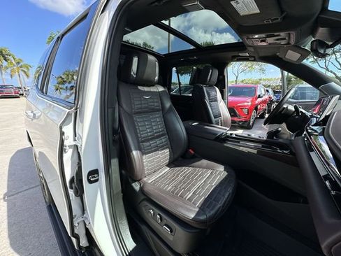 Certified 2024 Cadillac Escalade Sport Platinum w/ LPO, Floor Liner Package image 34