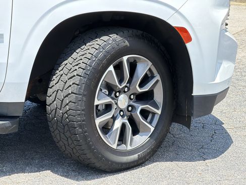Used 2022 Chevrolet Tahoe LT w/ Luxury Package RWD image 5